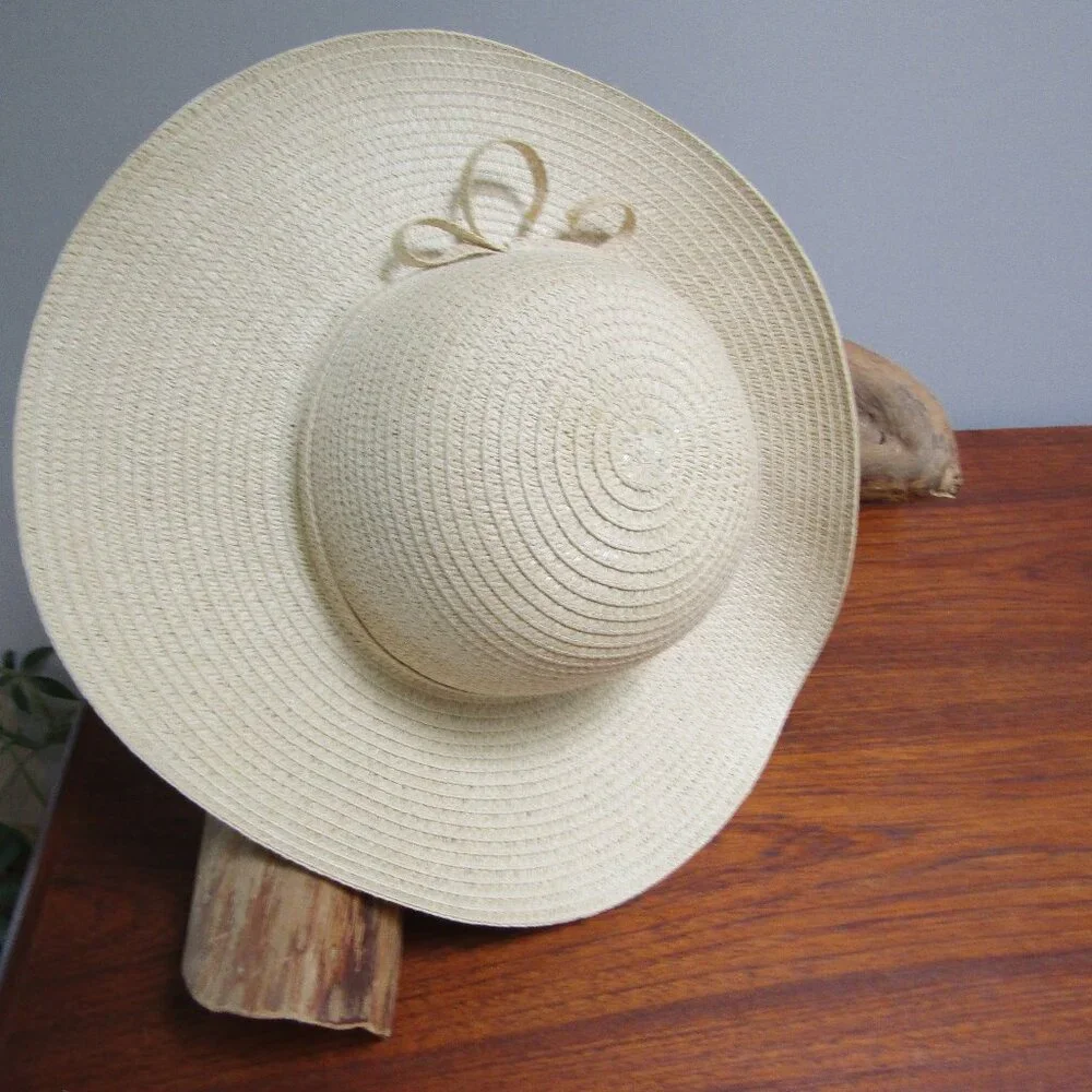 Floppy Coastal Beach Pool Gardening Straw Sun Hat Garden Beach or Pool